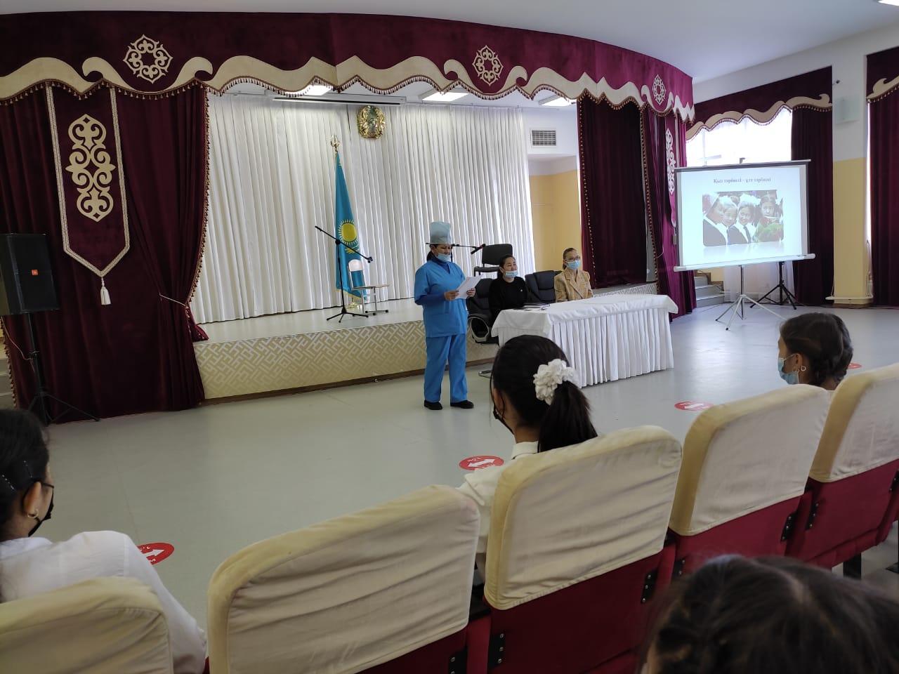 “Қыз тәрбиесі – ұлт тәрбиесі” тақырыбында 7-сыныптар бойынша қыздар жиналысы өткізілді.