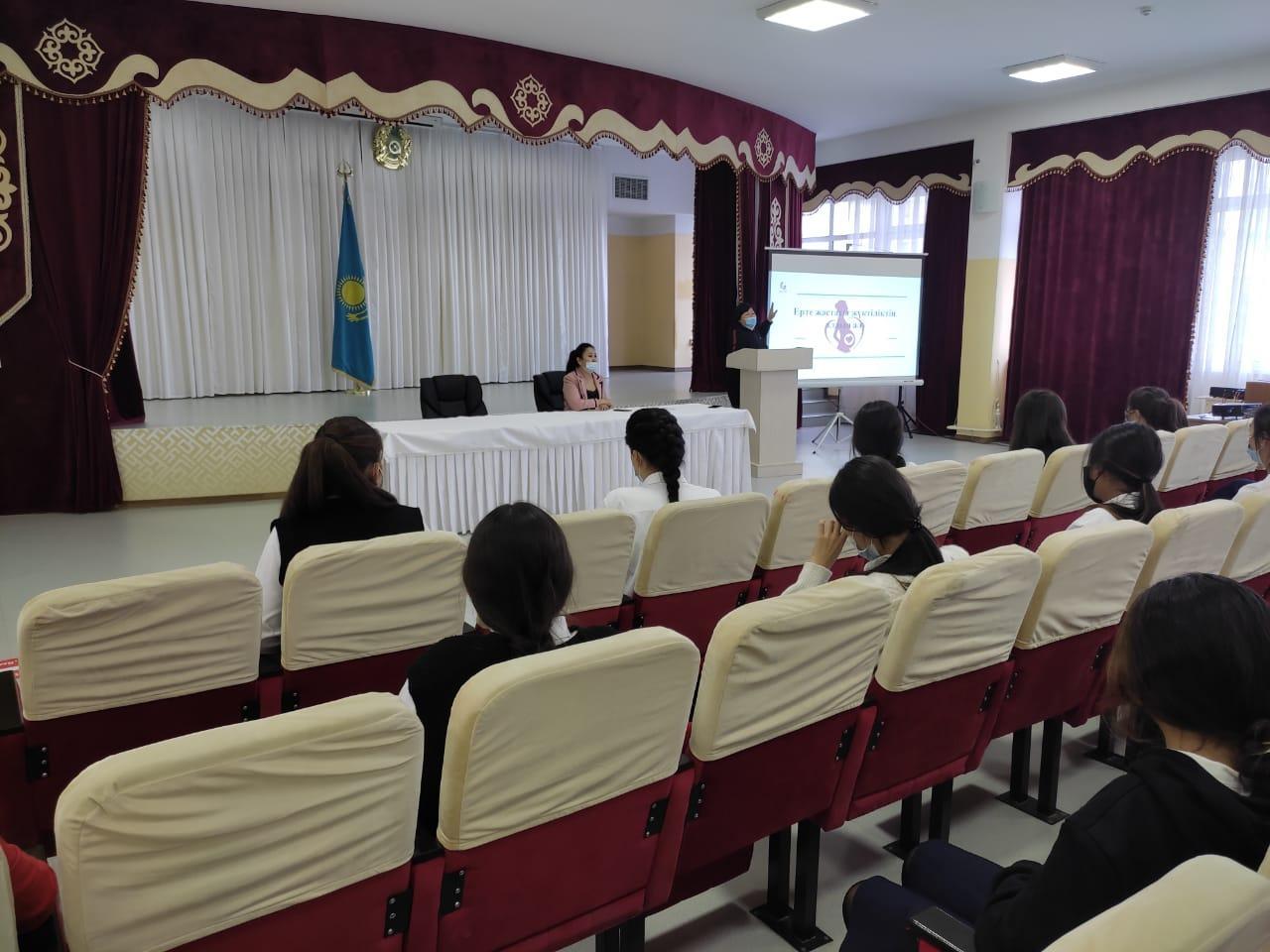 «Қыз тәрбиесі-ұлт тәрбиесі» тақырыбында  9-10 сынып қыздарымен «Аналар үйі» координаторы Тұрсынбаева Майра Омирзаковна семинар өткізді.