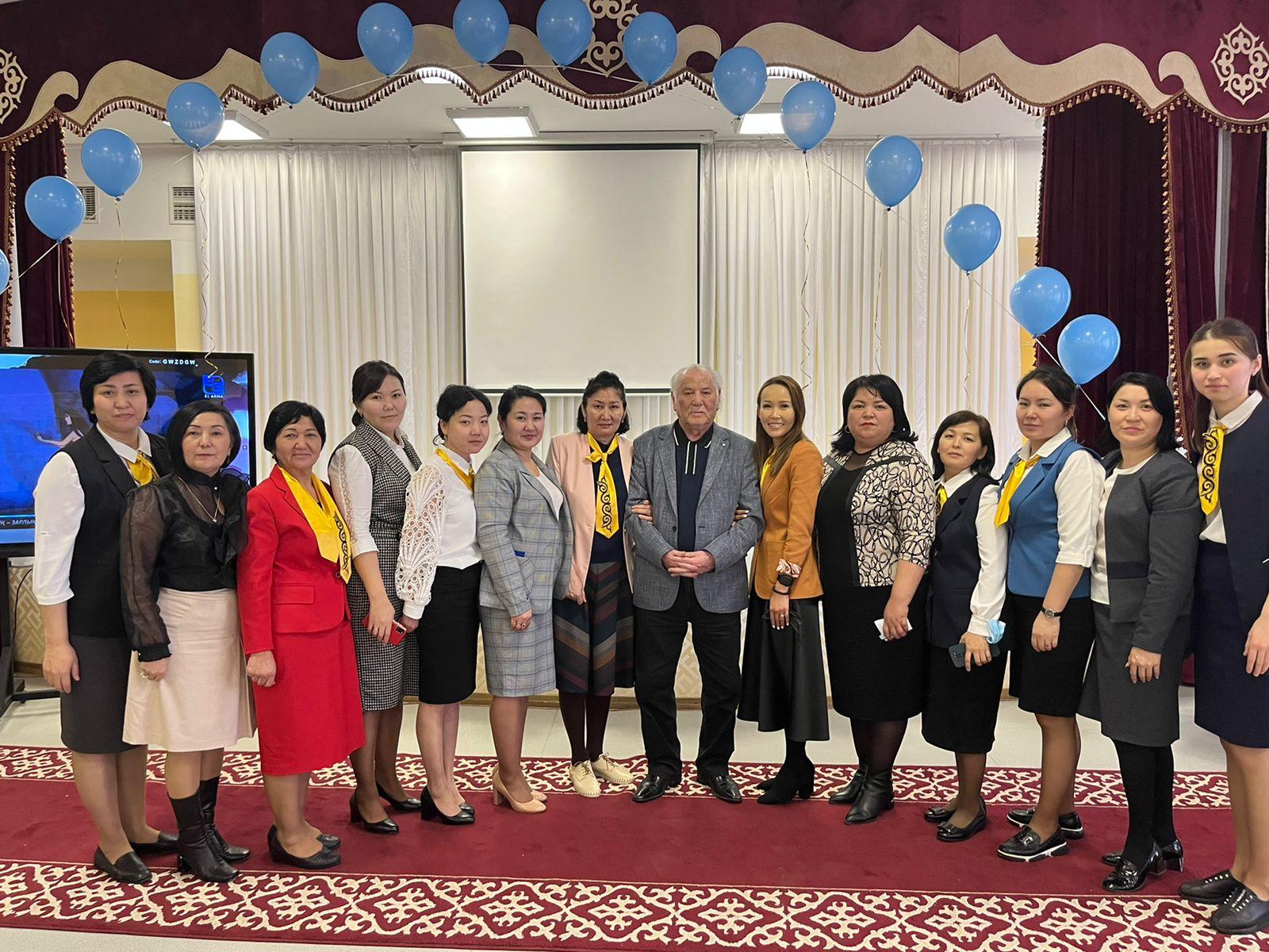 ҚР қоғам қайраткері, жазушы, драматург Дулат Исабековпен кездесу кеші өтті.