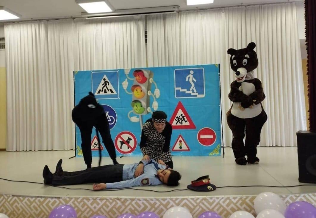 "Байқа жолда, балақай!" тақырыбында мультфильм кейіпкерлері қатысатын музыкалық шоу-қойылымы өткізілді.