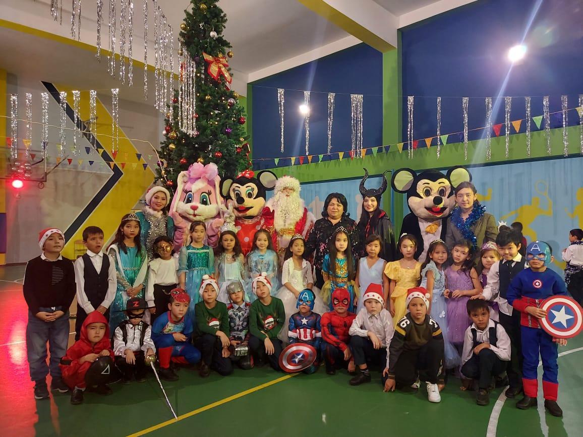 "Қош келдің - Жаңа Жыл!" тақырыбында 1 - 4 сынып оқушылары арасында мерекелік кеш өткізіліп, оқушыларымыз шаттыққа бөленді.